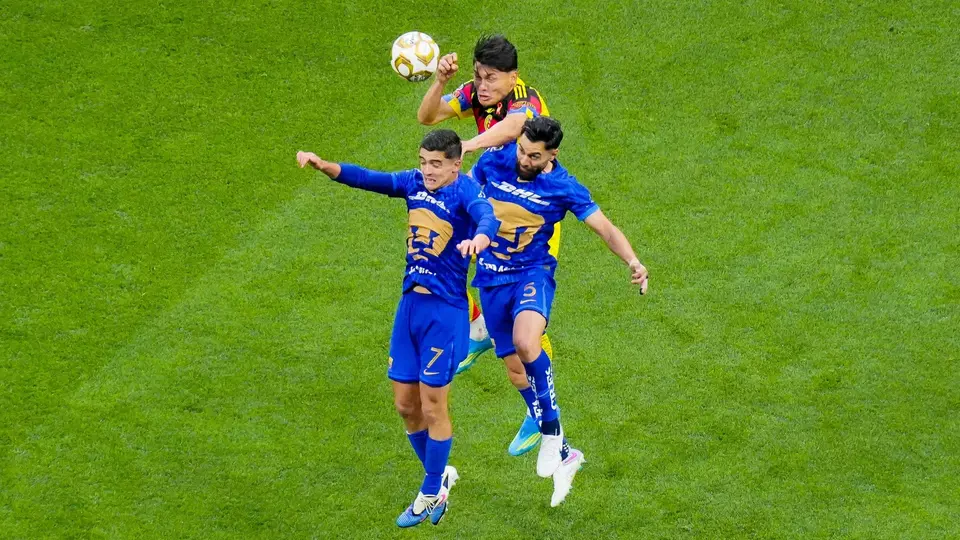Rodrigo López con Pumas en la Liga MX | IMAGO 7