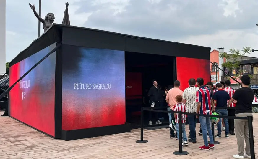 Aficionados dieron su primera opinión sobre el nuevo jersey de Chivas | ALFREDO OLIVARES