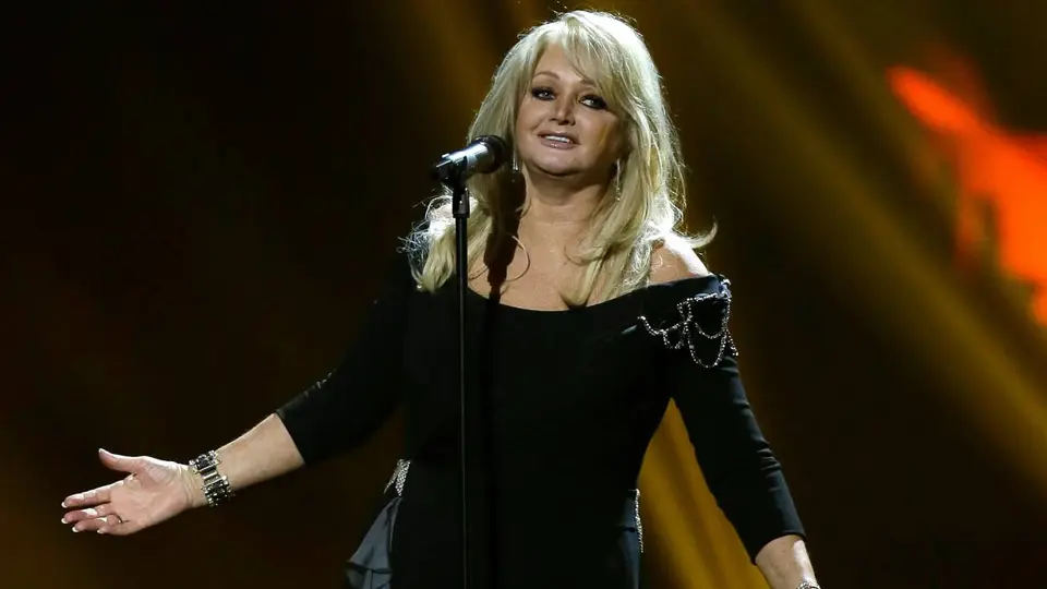 La cantante galesa alcanzó fama mundial con el éxito "Total Eclipse of the Heart", uno de los himnos más recordados de los años 80. / AP