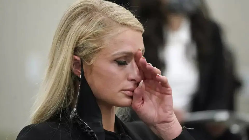 Paris Hilton celebra cierre del internado donde denunció abusos en su adolescencia