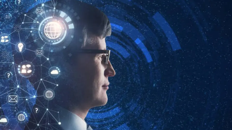 Trabajadores podrían recibir una compensación adicional si una empresa elimina su puesto para implementar inteligencia artificial, según una propuesta legislativa. / iStock