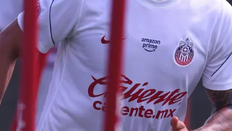Afición de Chivas conoce de cerca la nueva indumentaria de Nike