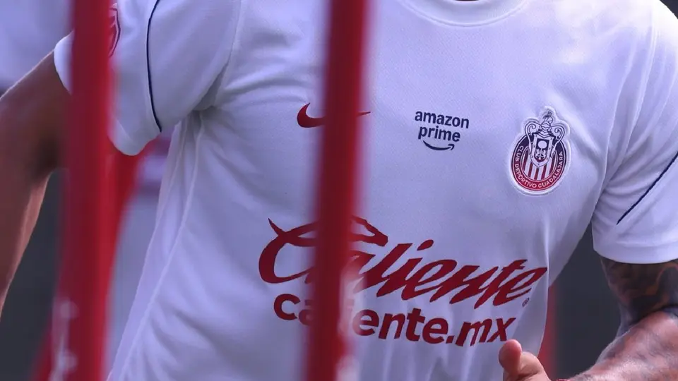 Afición de Chivas conoce de cerca la nueva indumentaria de Nike