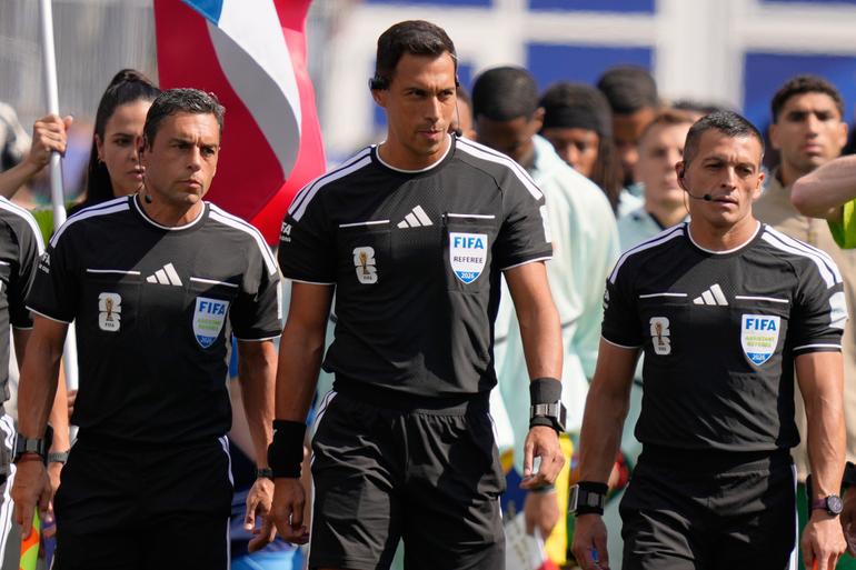 Árbitros del Francia vs Marruecos | AP