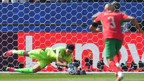 ¿Quién es Yassine Bono? El arquero que atajó un penalti a Mbappé y hace soñar a Marruecos