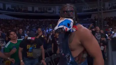 ¡Siguen los ataques! Un misterioso luchador que atacó a Psycho Clown en AAA