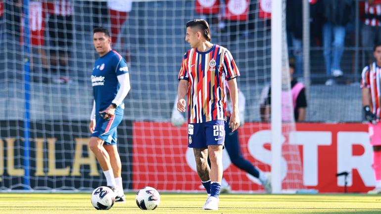 Piojo Alvarado calentando antes del partido ante Dallas | MexSport