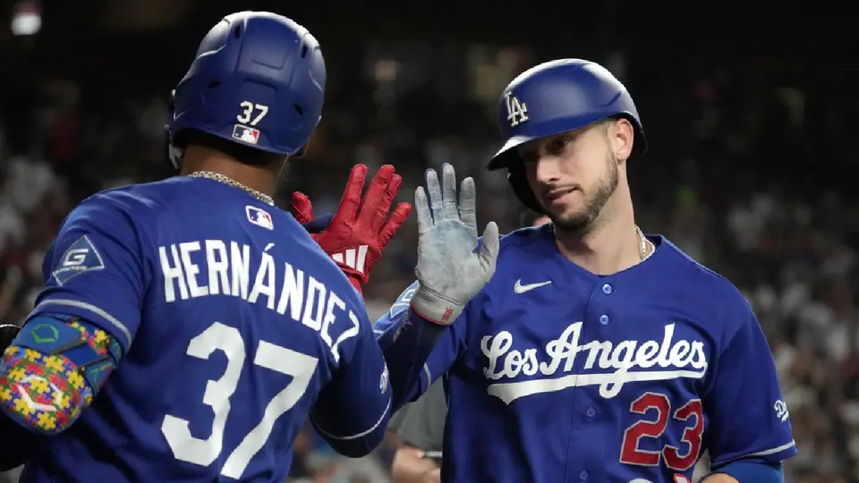 Kyle Tucker y Teoscar Hernández de los Dodgers | AP