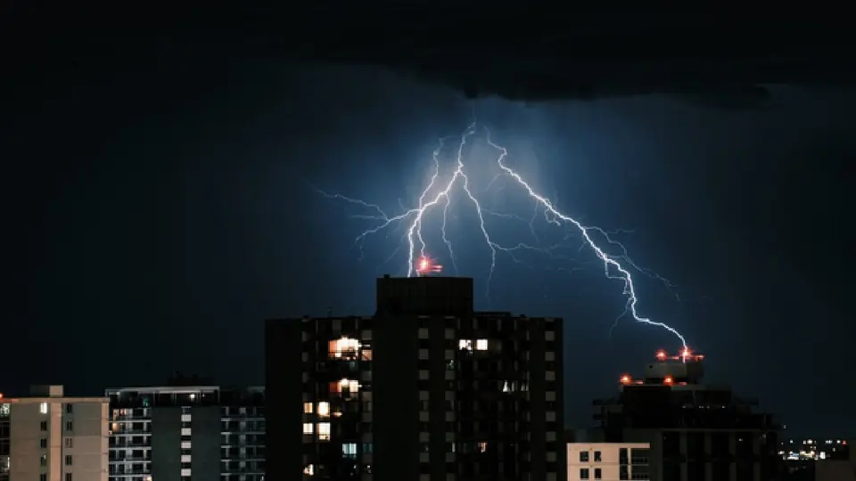 Las tormentas eléctricas pueden convertirse en un peligro mucho antes de que comiencen las lluvias / Magnific