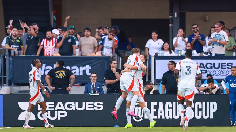 Dallas toma ventaja con Farrington ante Chivas | MexSport