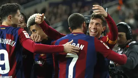 Ex figura del Barcelona será nuevo compañero del Chucky Lozano