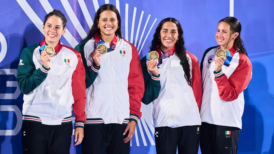 Equipo mexicano de natación en la prueba de relevos combinado 4x100 femenil en Santo Domingo 2026 | MEXSPORT