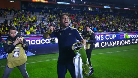 ¡Regreso soñado! Ángel Villacampa celebra la vuelta del América Femenil al Estadio Banorte