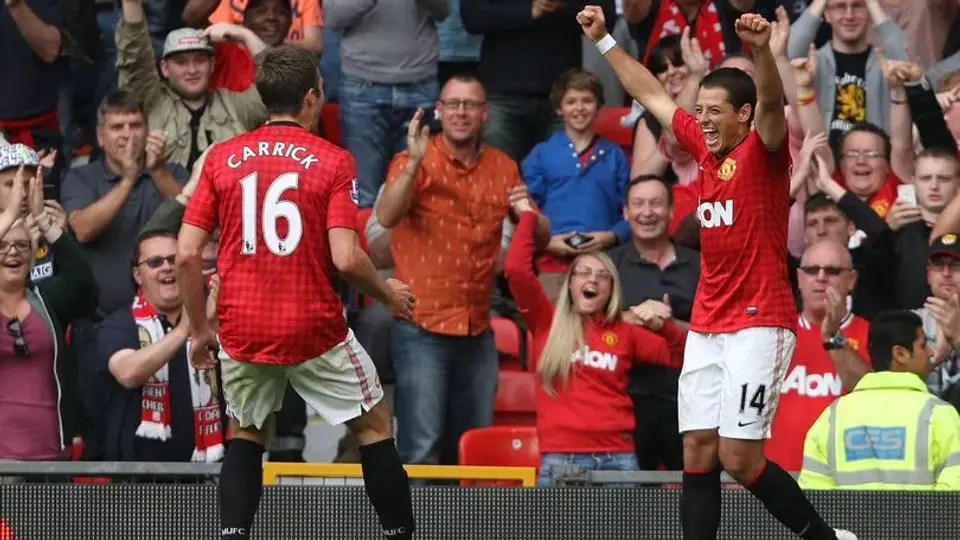 "¿Cómo vas a criticarlo?": Chicharito cuestiona a leyendas del United por ataques a Michael Carrick