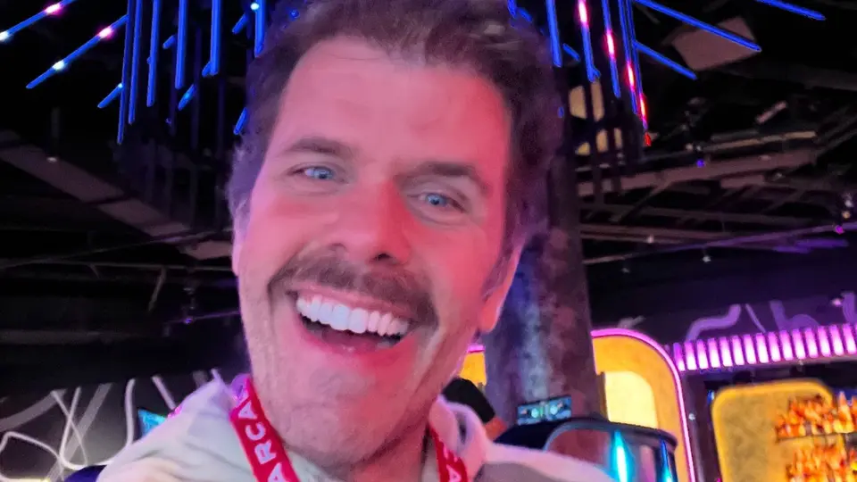 Perez Hilton: último reporte de su estado de salud tras autolesionarse