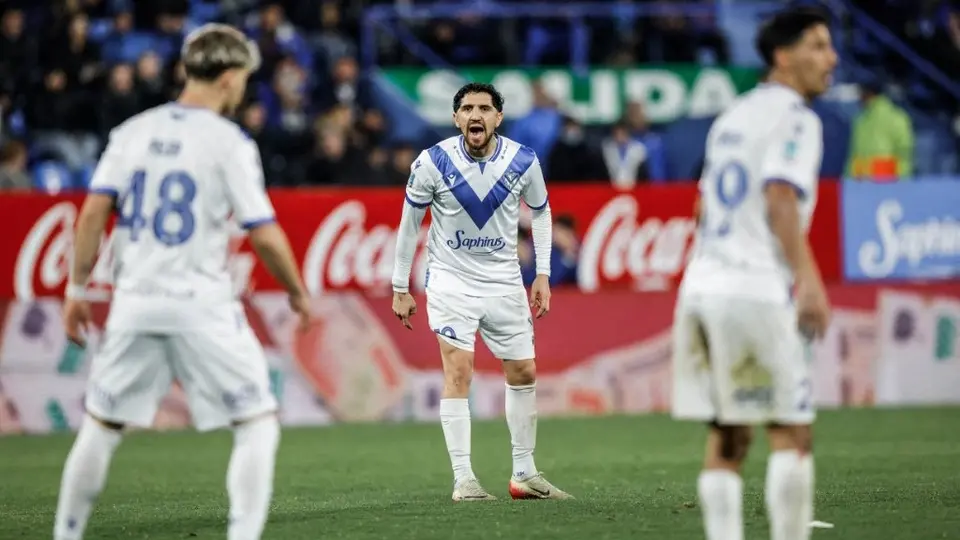 Diego Valdés en partido con Vélez en Argentina | AFP