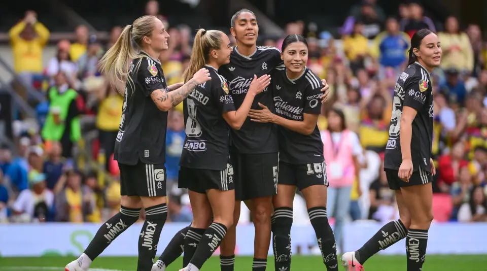 América Femenil aplasta 10-0 a Cruz Azul | IMAGO7
