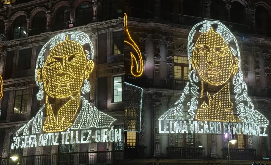 El alumbrado homenajea a mujeres de la Independencia de México./Gina Sánchez