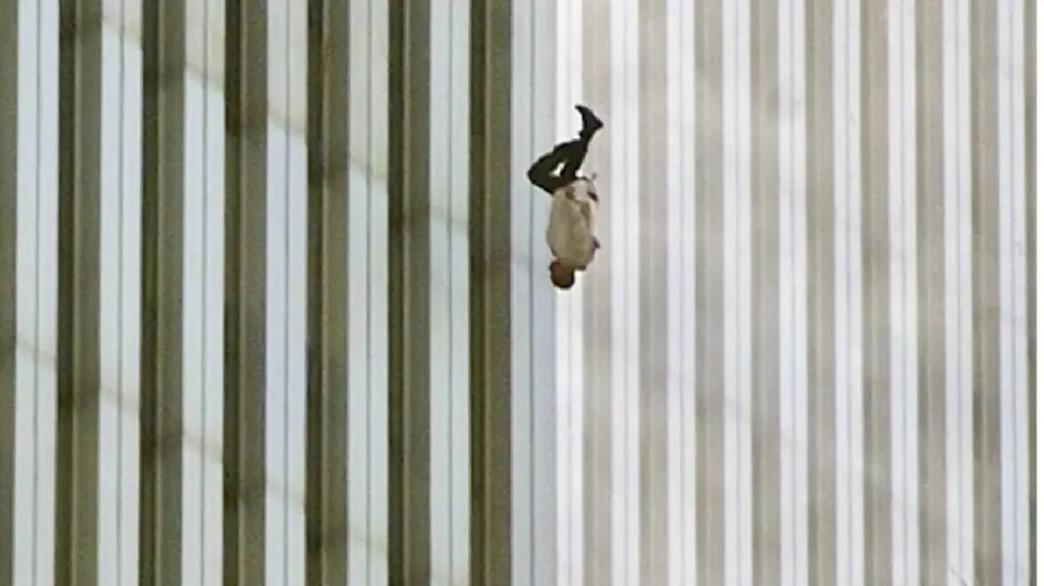 Los atentados del 11 de septiembre provocaron cambios profundos en la seguridad aérea, la inteligencia y la política exterior de Estados Unidos./ AP