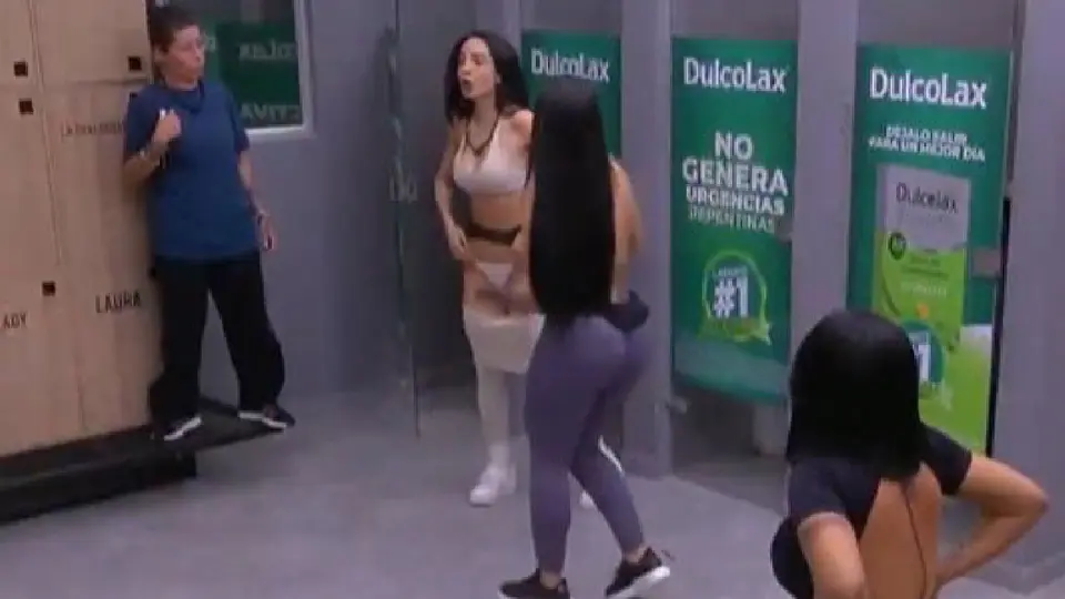 La modelo e influencer sufrió un accidente de vestuario frente a las cámaras / Especial