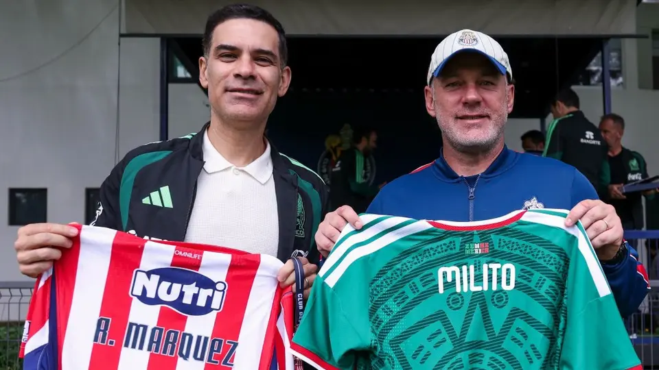 Rafael Márquez visita el Club Chivas Verde Valle