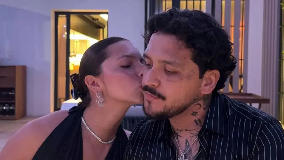 La pareja del regional mexicano planea casarse en Zacatecas el próximo año / @angela_aguilar