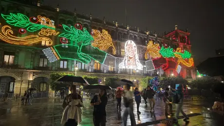 Brugada enciende alumbrado patrio en el Zócalo de CDMX: homenajea a mujeres de la Independencia