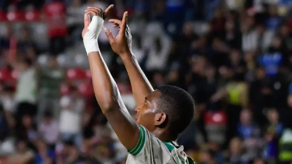 Carlos Gruezo tras marcar con Santos | IMAGO7