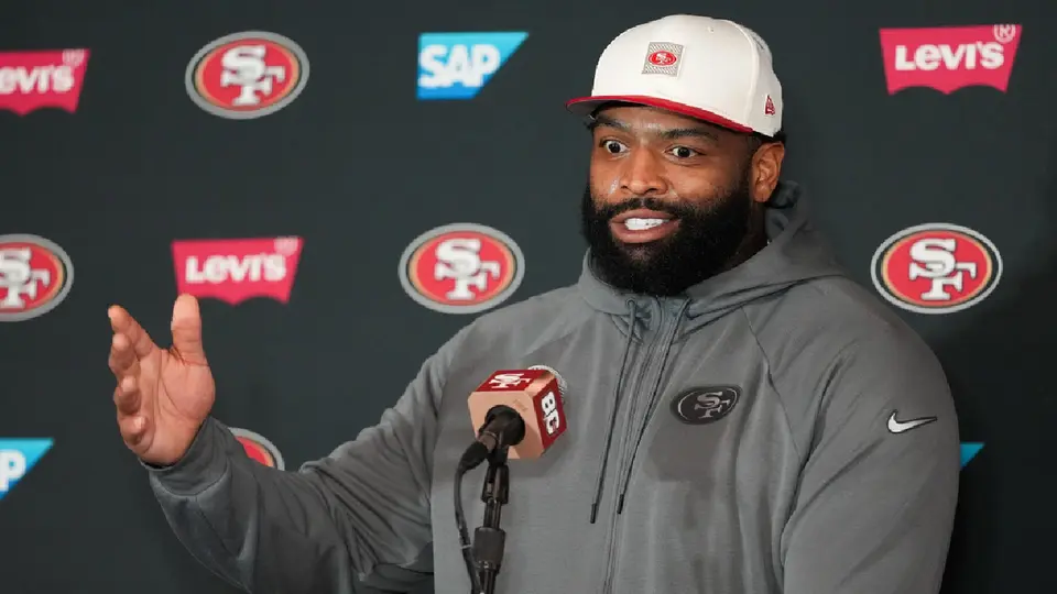 Trent Williams, tackle ofensivo de los 49ers, en conferencia de prensa | AP