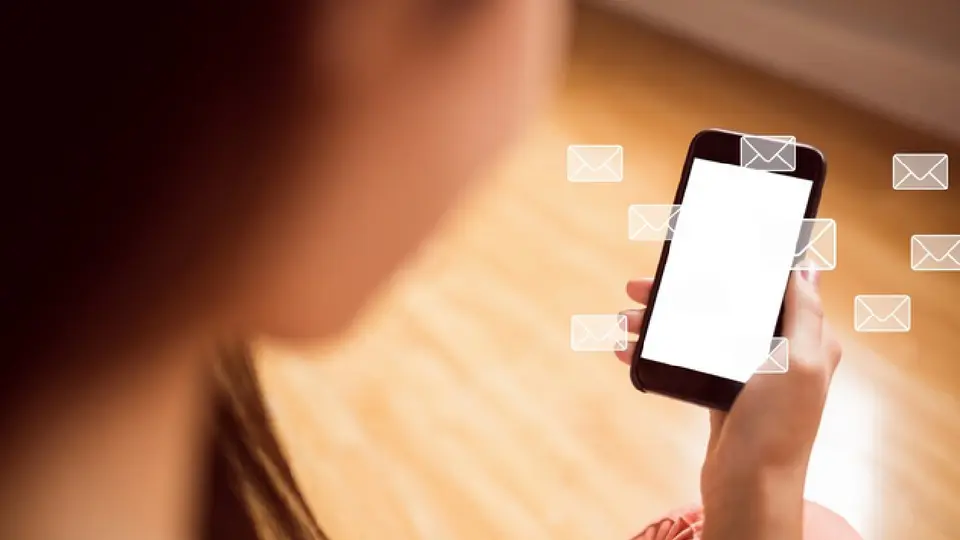 La alerta también se extiende a correo electrónico, WhatsApp, redes sociales y otros servicios de mensajería / Magnific