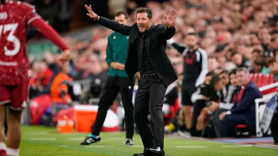 Diego Simeone, DT del Atlético de Madrid en un juego de la Champions League | AP