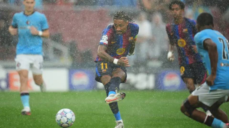 Raphinha con Barcelona en Champions League | AP