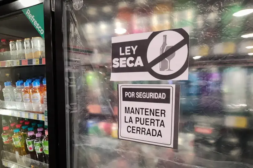 La Ley Seca puede incluir restricciones en tiendas, vinaterías, supermercados, bares y otros establecimientos./ RS