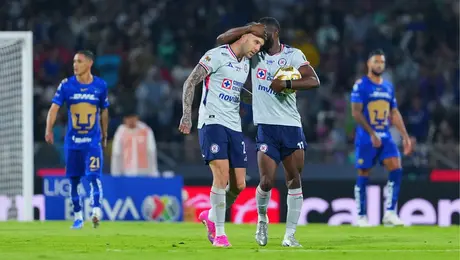 "Tu casa es mi casa": Afición de Cruz Azul calienta partido contra Pumas con despiadada burla