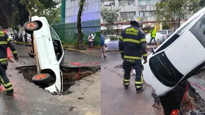 Auto cae en enorme socavón en Tlatelolco; bomberos realizan labores de rescate