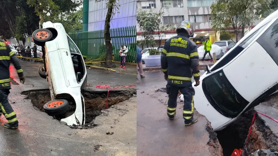 Auto cae en enorme socavón en Tlatelolco; bomberos realizan labores de rescate