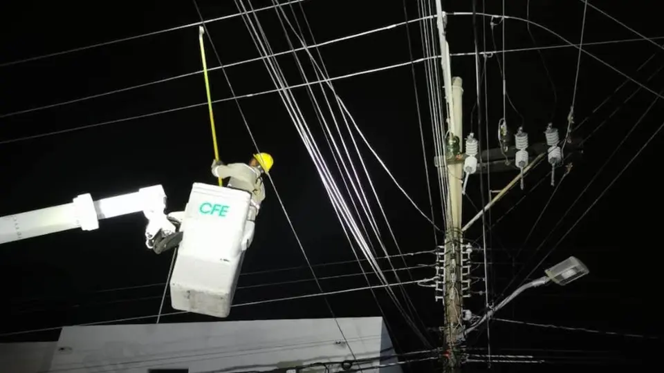 La CFE informó sobre una interrupción programada del servicio eléctrico debido a labores de mantenimiento en la infraestructura de distribución / FB: CFE