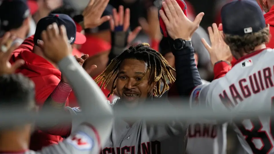 José Ramírez celebra con sus compañeros en el partido de White Sox contra Guardians | AP