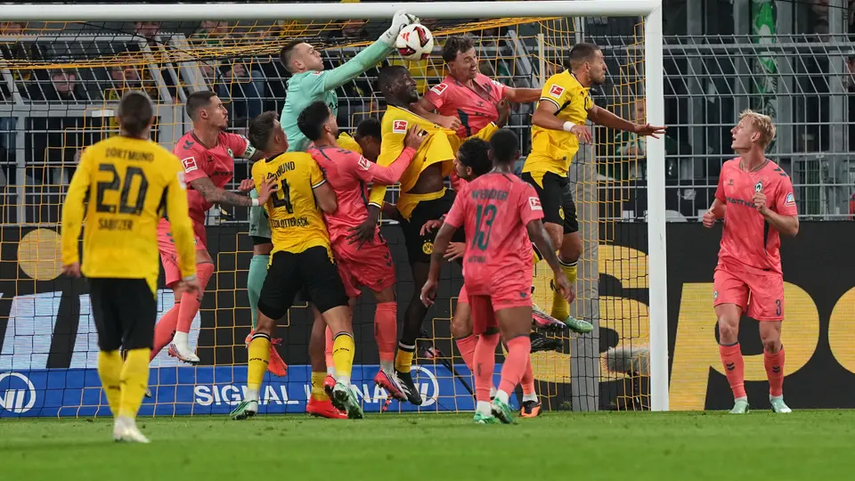 Empate a dos goles entre Dortmund y Bremen | AP