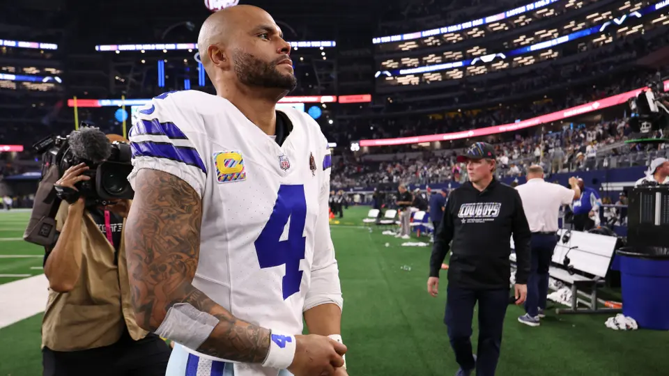 Dak Prescott 'explota' luego de que empleado de Cowboys le gritara "vergonzoso" tras derrota ante Bucs