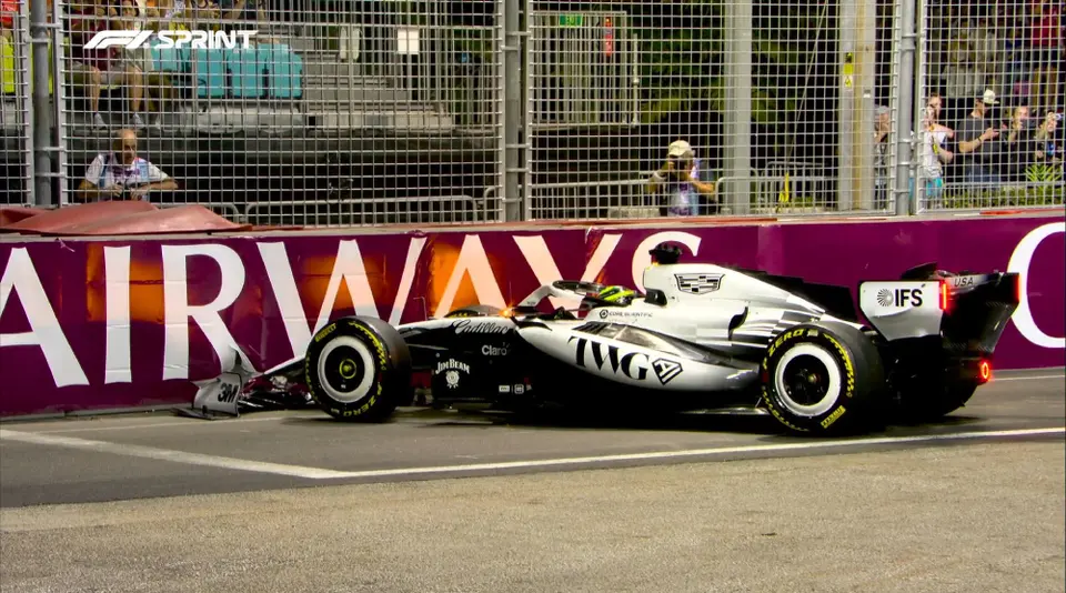 Checo Pérez choca en Singapur y saldrá desde lugar 20 en Sprint | x: @F1