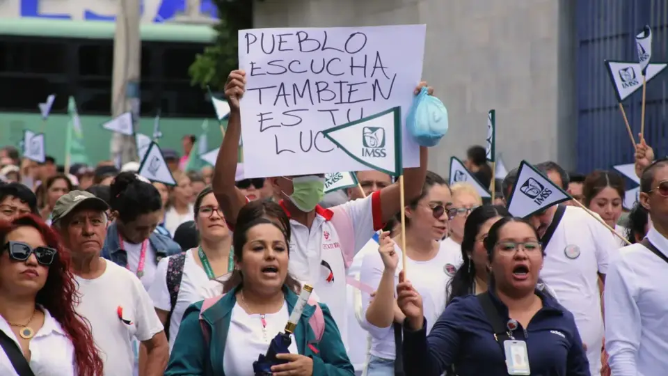3. Los manifestantes exigieron el abasto de medicamentos, insumos y equipo médico para atender las necesidades de los hospitales / CUARTOSCURO