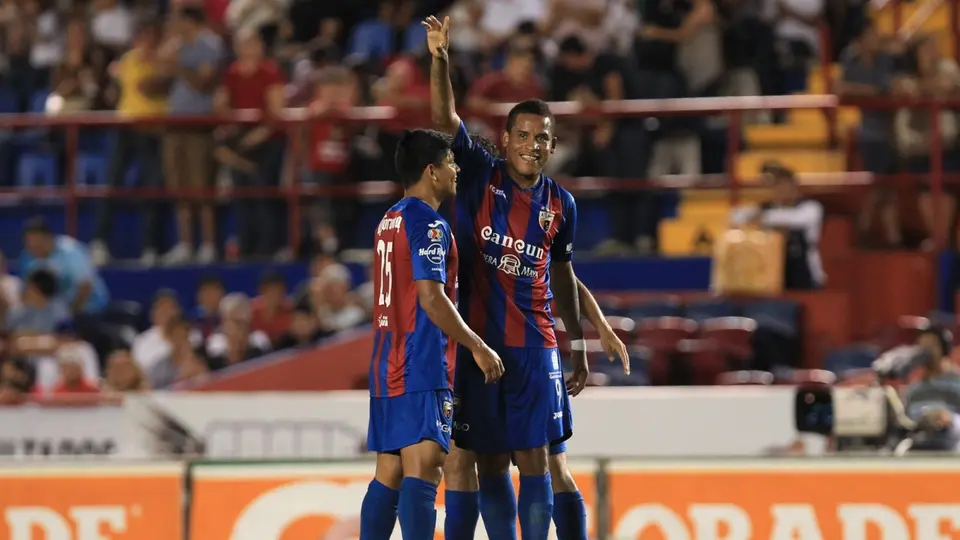Michael Arroyo en celebración con Atlante ante Querétaro en 2014 | IMAGO 7