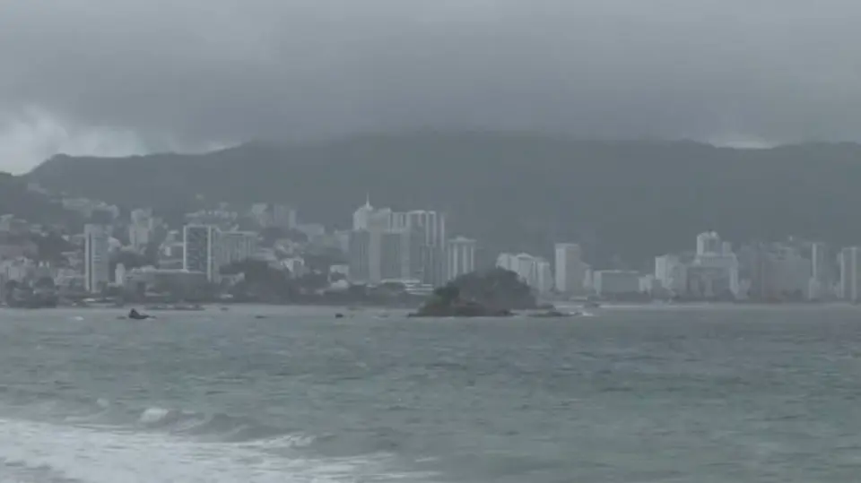 Las lluvias asociadas a la tormenta tropical Simón provocaron inundaciones en calles y avenidas de Acapulco, Guerrero. / RS
