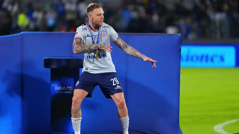 Carlos Rotondi en celebración tras ganar el Clausura 2026 con Cruz Azul | IMAGO 7