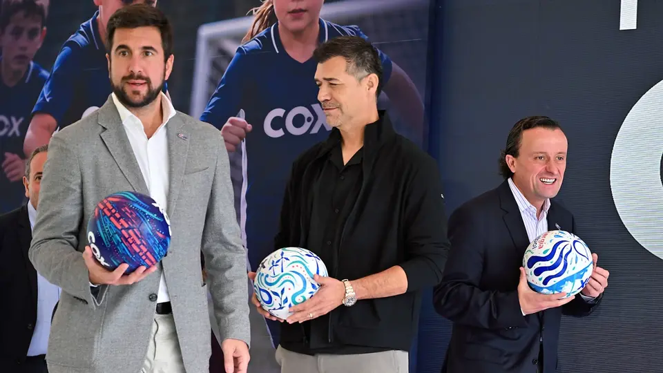 Enrique Riquelme, Jared Borgetti y Mikel Arriola en el evento de la FMF y Cox | IMAGO 7