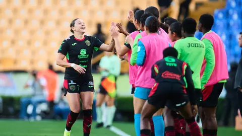Jugadoras de Juárez felicitan a Norma Palafox luego del autogol que adelantó a las Bravas ante Tigres | MEXSPORT