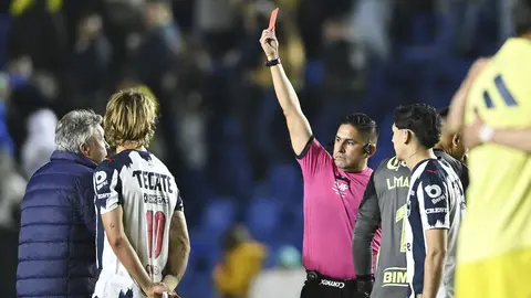 Doménec Torrent fue expulsado ante América en la Jornada 5 del Clausura 2026 en la Liga MX | IMAGO 7