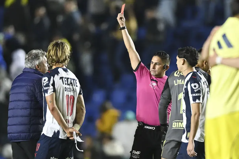 Doménec Torrent fue expulsado ante América en la Jornada 5 del Clausura 2026 en la Liga MX | IMAGO 7
