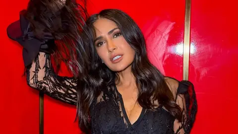 Salma Hayek figura como productora de 'Como agua para chocolate'. / @salmahayek